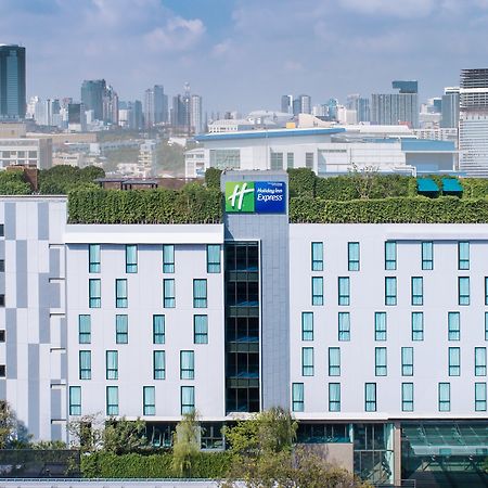 Holiday Inn Express Bangkok Soi Soonvijai By Ihg Exterior foto